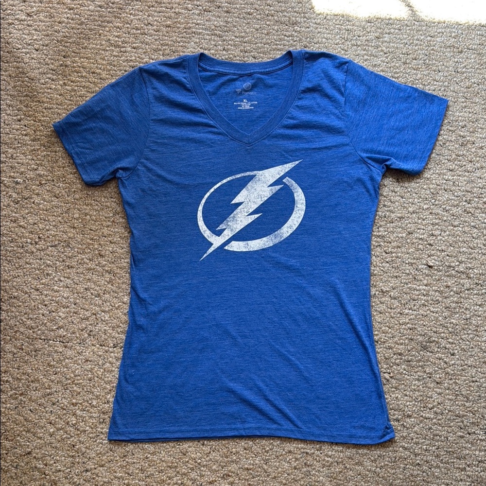 NWT FANATICS Women’s Blue Tampa Bay Lightning V-Neck T-Shirt